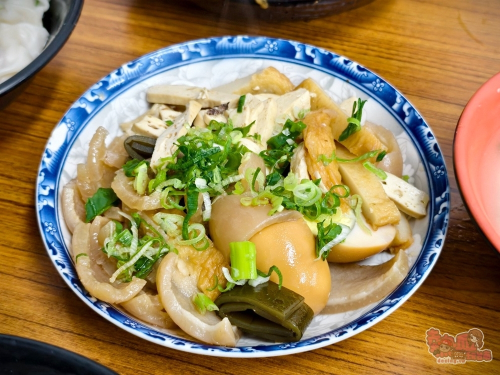 【台南美食】余家涼麵:藏在巷弄內50年老店,在地人都愛這間,必點榨菜肉絲涼麵尬蛋包湯~