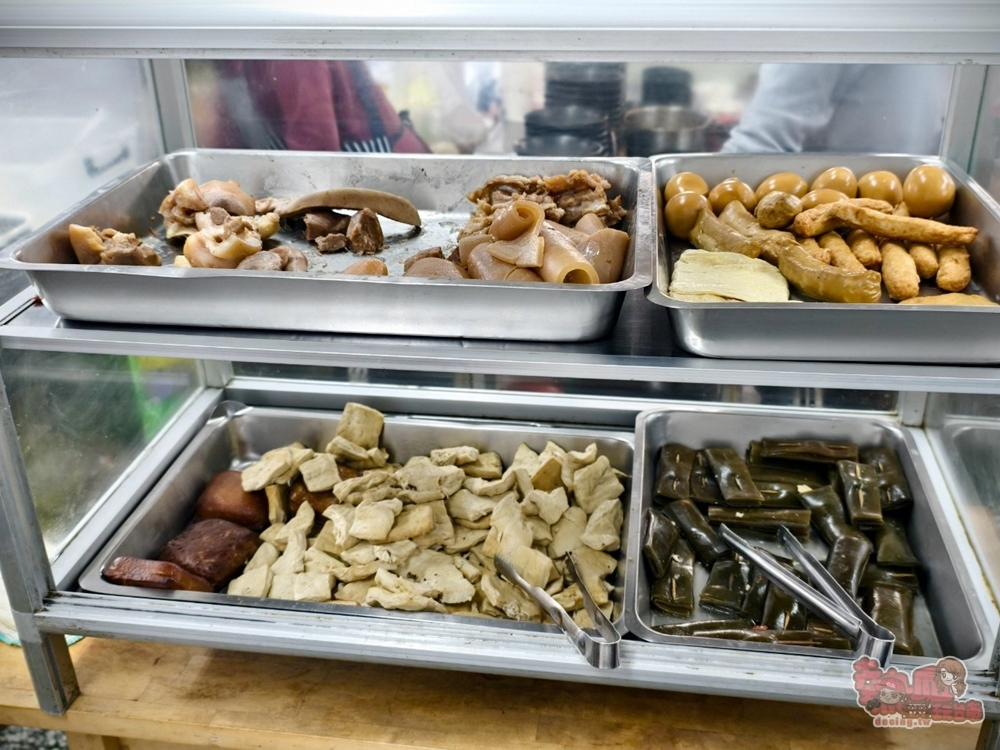 【台南美食】余家涼麵:藏在巷弄內50年老店,在地人都愛這間,必點榨菜肉絲涼麵尬蛋包湯~