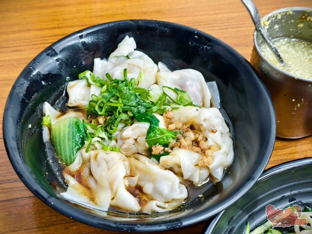 【台南美食】余家涼麵:藏在巷弄內50年老店,在地人都愛這間,必點榨菜肉絲涼麵尬蛋包湯~