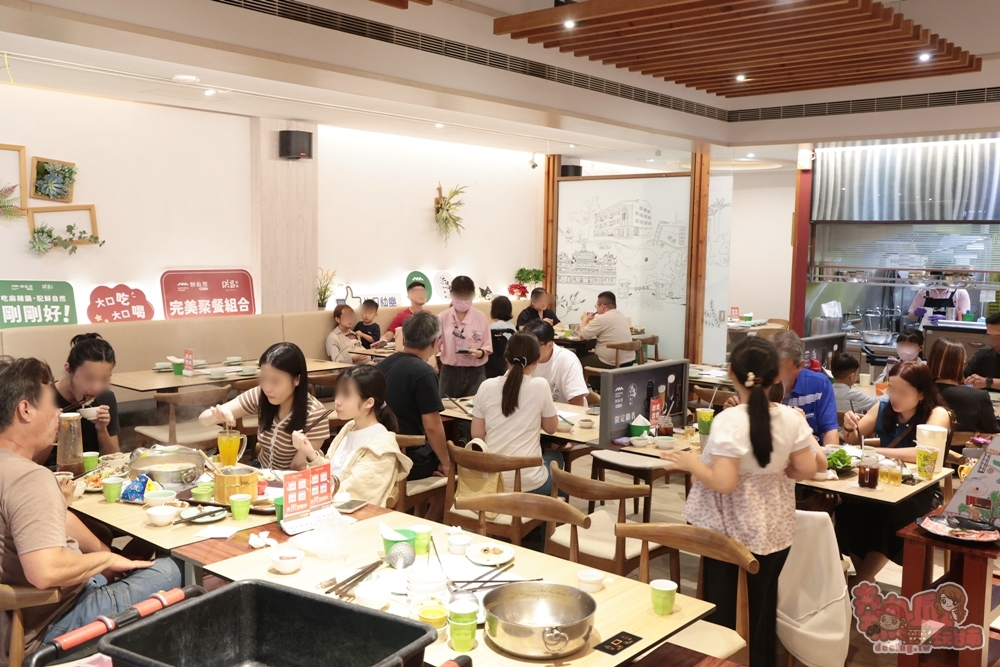 【台南火鍋】洪昌麻辣鴛鴦火鍋:新營人最愛的麻辣火鍋店,鴨血豆腐無限續,店內還可以喝到現泡的鮮自然茶飲