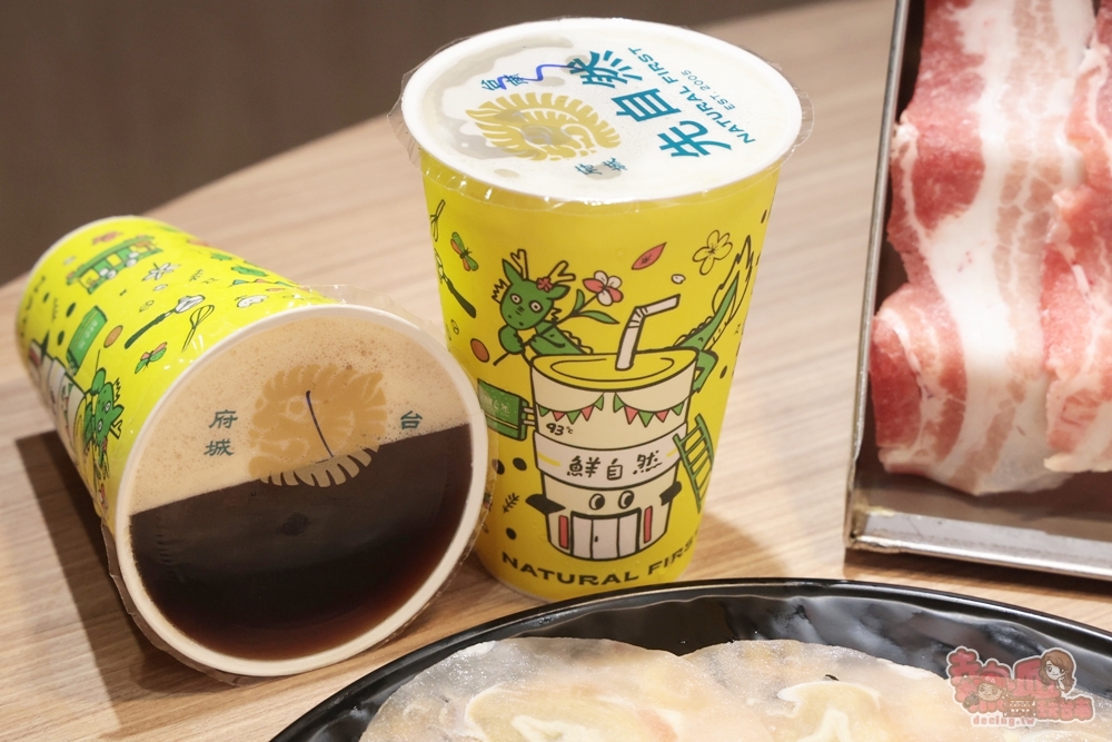 【台南火鍋】洪昌麻辣鴛鴦火鍋:新營人最愛的麻辣火鍋店,鴨血豆腐無限續,店內還可以喝到現泡的鮮自然茶飲