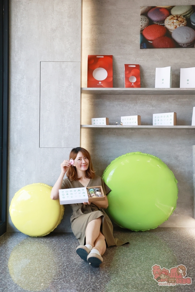【台南伴手禮】拾參馬卡龍東橋店:台南人的馬卡龍美術館,16種風味任選,不定期還會推出隱藏版~