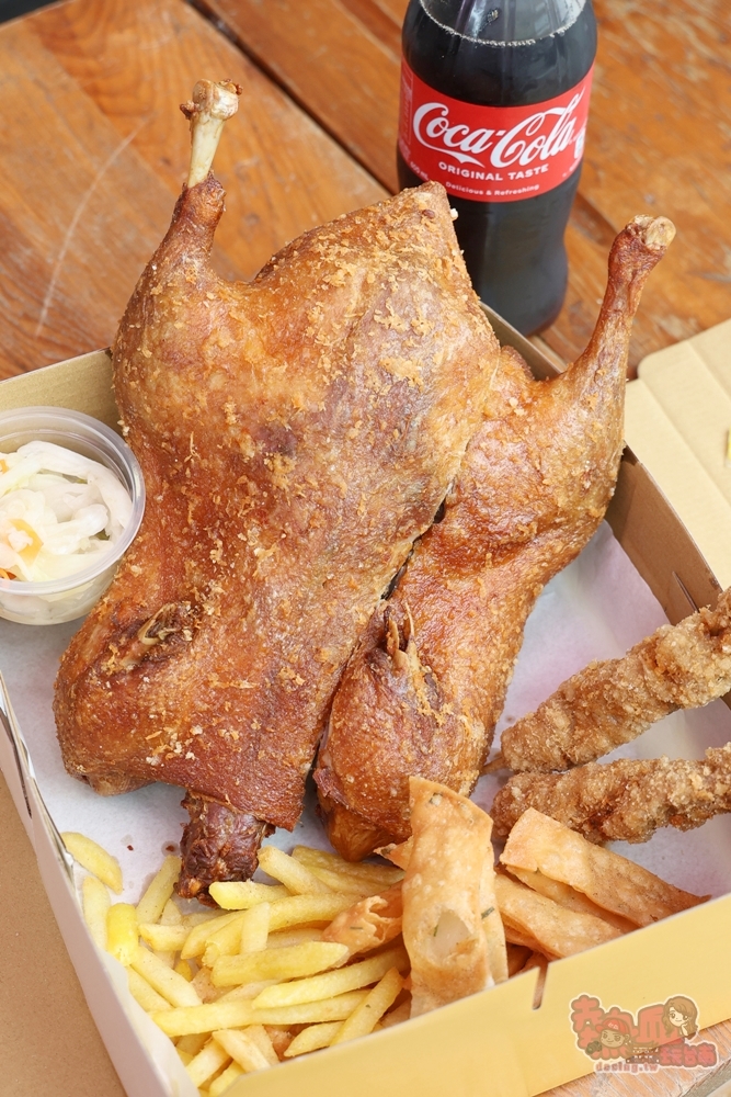 【台南美食】扒趴鴨安平店:先滷後炸扒趴香酥鴨,皮酥肉嫩還會噴汁,隱藏版鴨肉串更是必點~