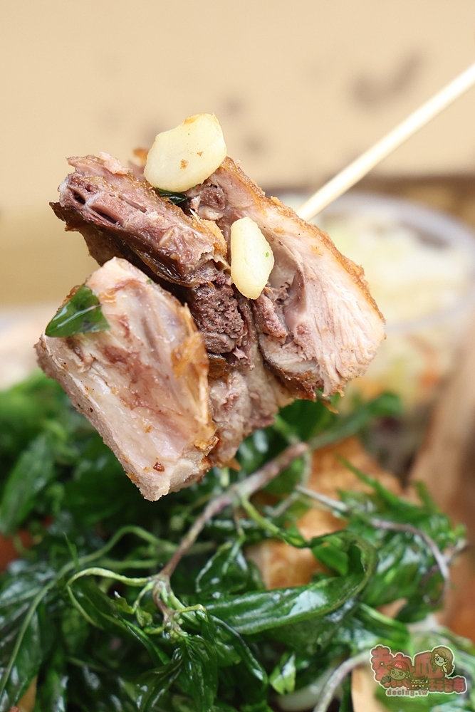 【台南美食】扒趴鴨安平店:先滷後炸扒趴香酥鴨,皮酥肉嫩還會噴汁,隱藏版鴨肉串更是必點~