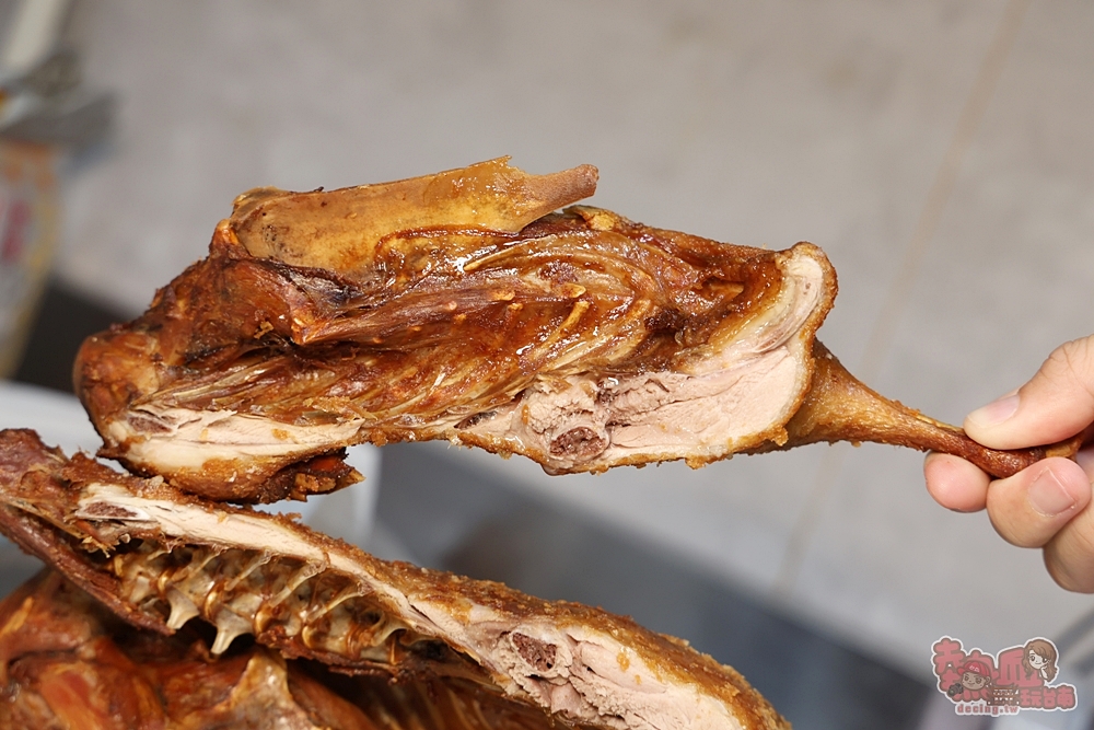 【台南美食】扒趴鴨安平店:先滷後炸扒趴香酥鴨,皮酥肉嫩還會噴汁,隱藏版鴨肉串更是必點~