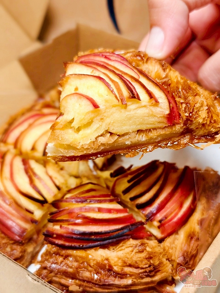 【台南甜點】LIFFLY滿滿手作甜點:心目中台南最強蘋果派,迷人的焦糖香氣加上脆酥的餅皮,好吃到會掉眼淚~