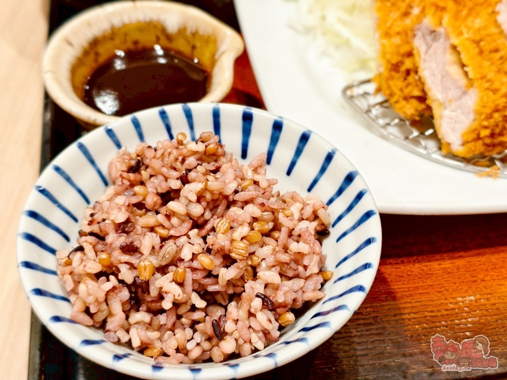 【台南美食】大戶屋:百貨公司日料定食首選大戶屋,定食好吃選擇多,月光米,味噌湯,高麗菜絲吃到飽~