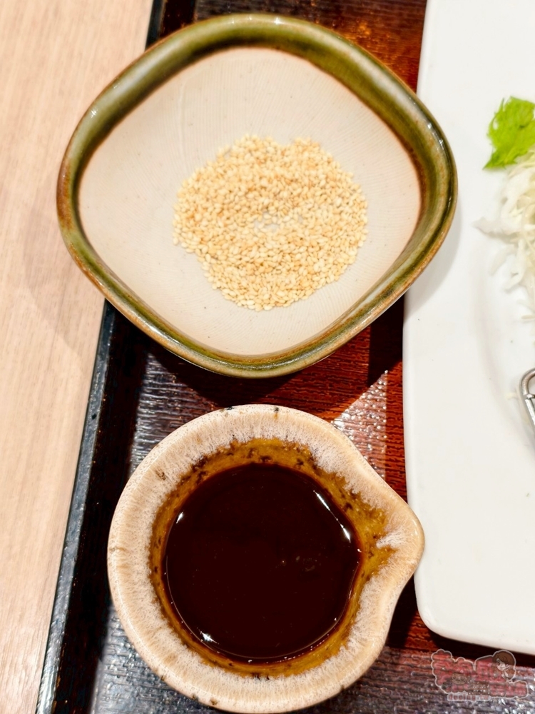【台南美食】大戶屋:百貨公司日料定食首選大戶屋,定食好吃選擇多,月光米,味噌湯,高麗菜絲吃到飽~