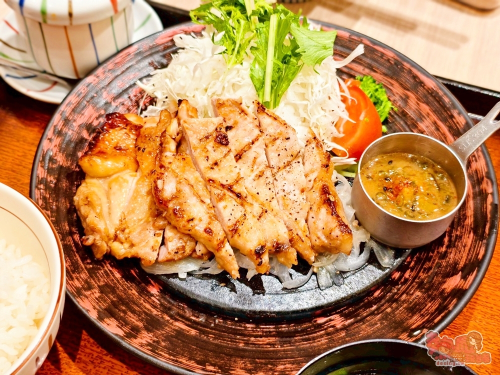 【台南美食】大戶屋:百貨公司日料定食首選大戶屋,定食好吃選擇多,月光米,味噌湯,高麗菜絲吃到飽~