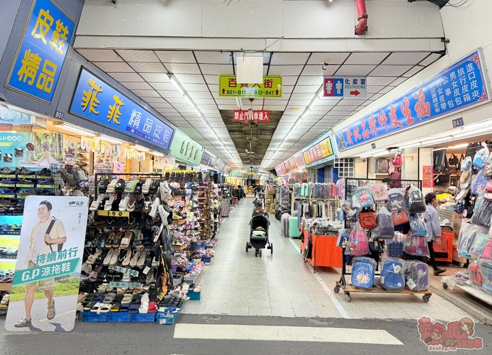 【台南夜市】東帝士百貨興衰最佳見證者！老台南逛街購物的好去處：小北觀光夜市