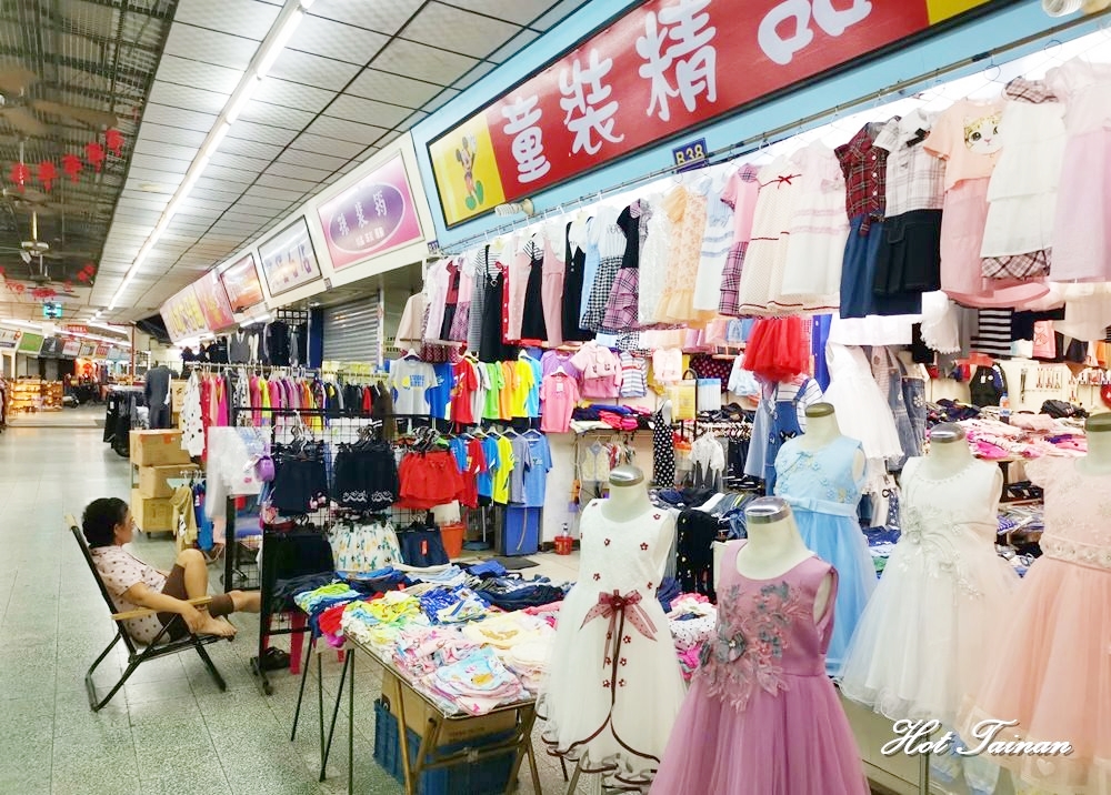 【台南夜市】東帝士百貨興衰最佳見證者！老台南逛街購物的好去處：小北觀光夜市