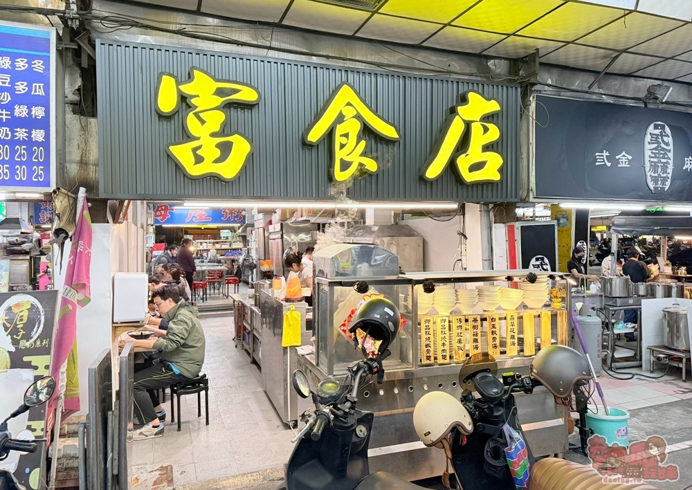 【台南夜市】東帝士百貨興衰最佳見證者！老台南逛街購物的好去處：小北觀光夜市