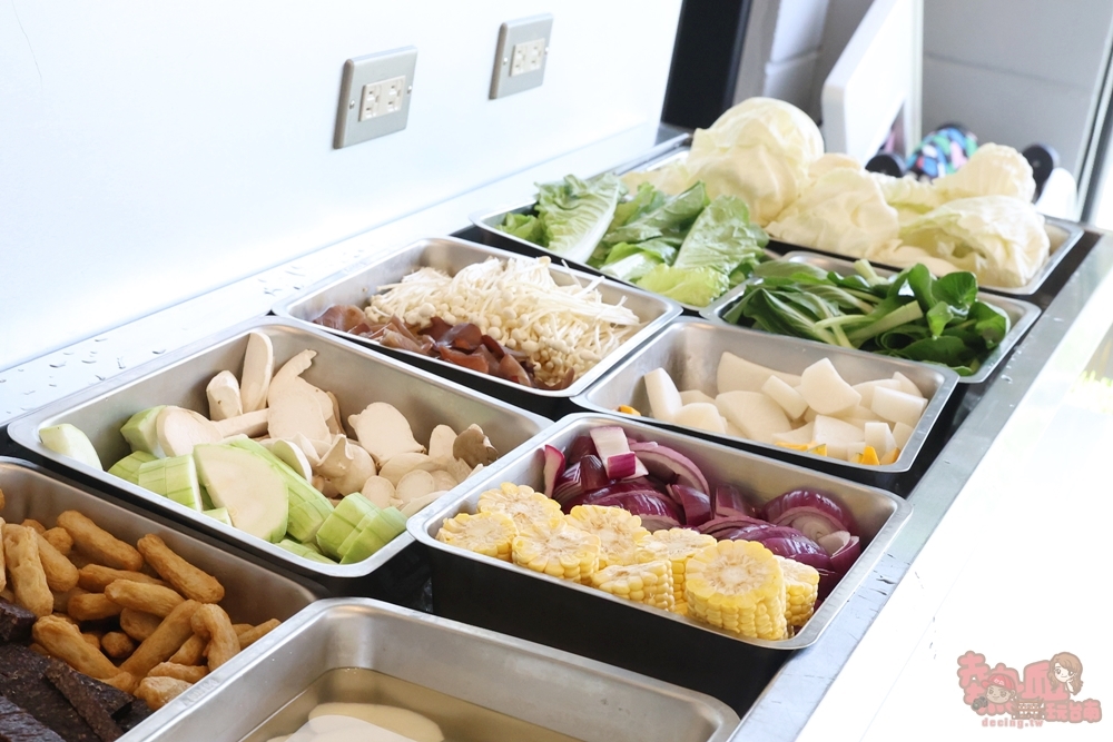 【台南火鍋】花澤鍋物:全台唯一拉麵石頭火鍋,韓系風格火鍋店,吃鍋還享蔬食/飲料/冰品吃到飽~