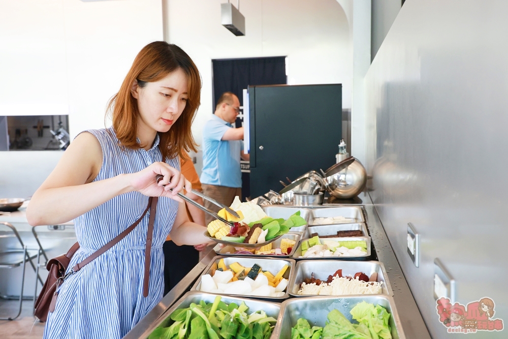【台南火鍋】花澤鍋物:全台唯一拉麵石頭火鍋,韓系風格火鍋店,吃鍋還享蔬食/飲料/冰品吃到飽~