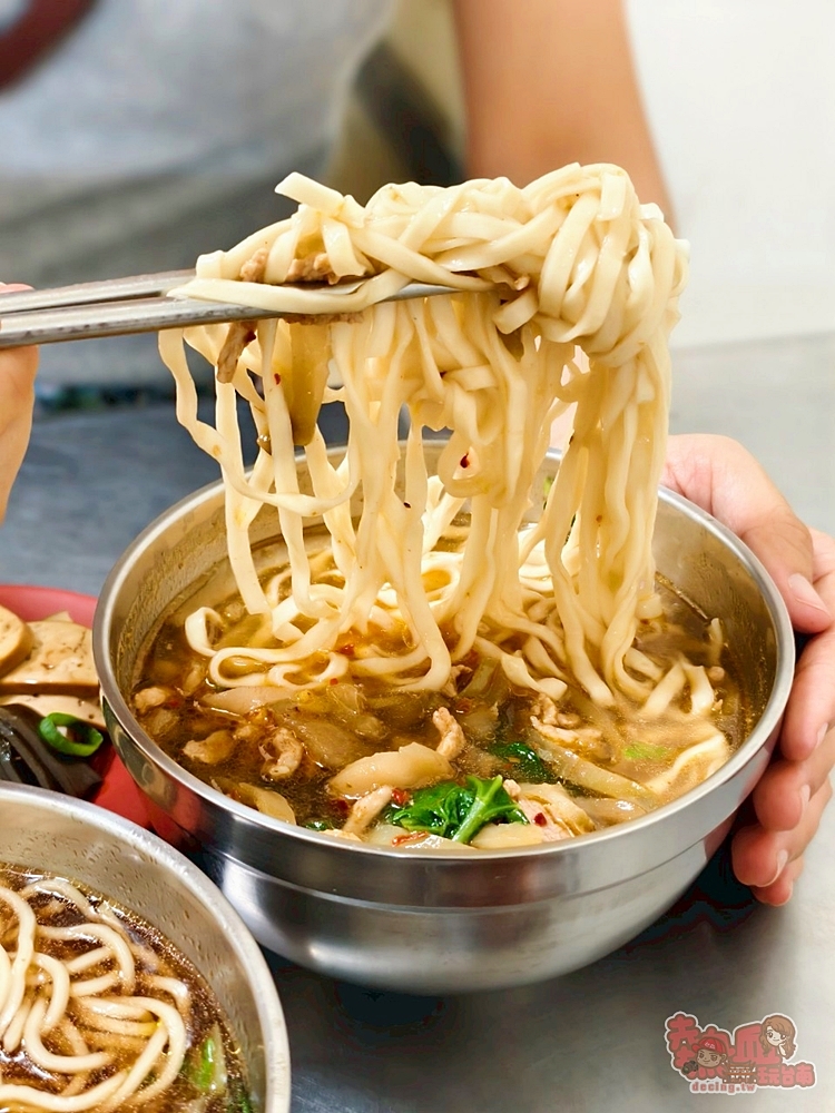 【台南美食】川味榨菜肉絲麵:隱藏在永康住宅區的川味榨菜肉絲麵,現炒的川味榨菜,迷人辣香濃郁又開胃~