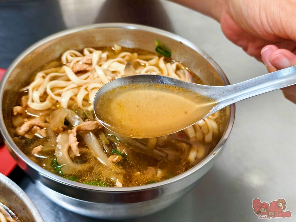 【台南美食】川味榨菜肉絲麵:隱藏在永康住宅區的川味榨菜肉絲麵,現炒的川味榨菜,迷人辣香濃郁又開胃~