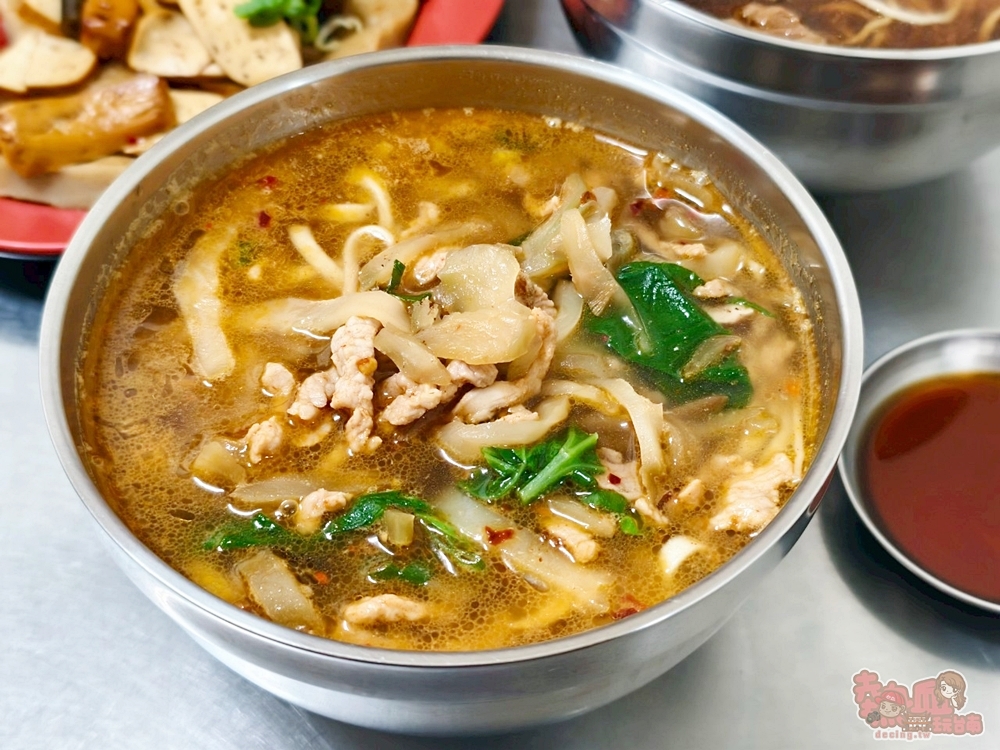 【台南美食】川味榨菜肉絲麵:隱藏在永康住宅區的川味榨菜肉絲麵,現炒的川味榨菜,迷人辣香濃郁又開胃~