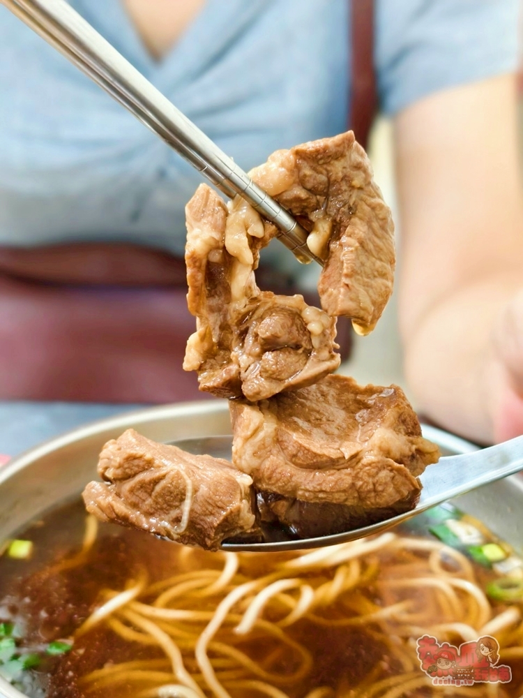 【台南美食】川味榨菜肉絲麵:隱藏在永康住宅區的川味榨菜肉絲麵,現炒的川味榨菜,迷人辣香濃郁又開胃~