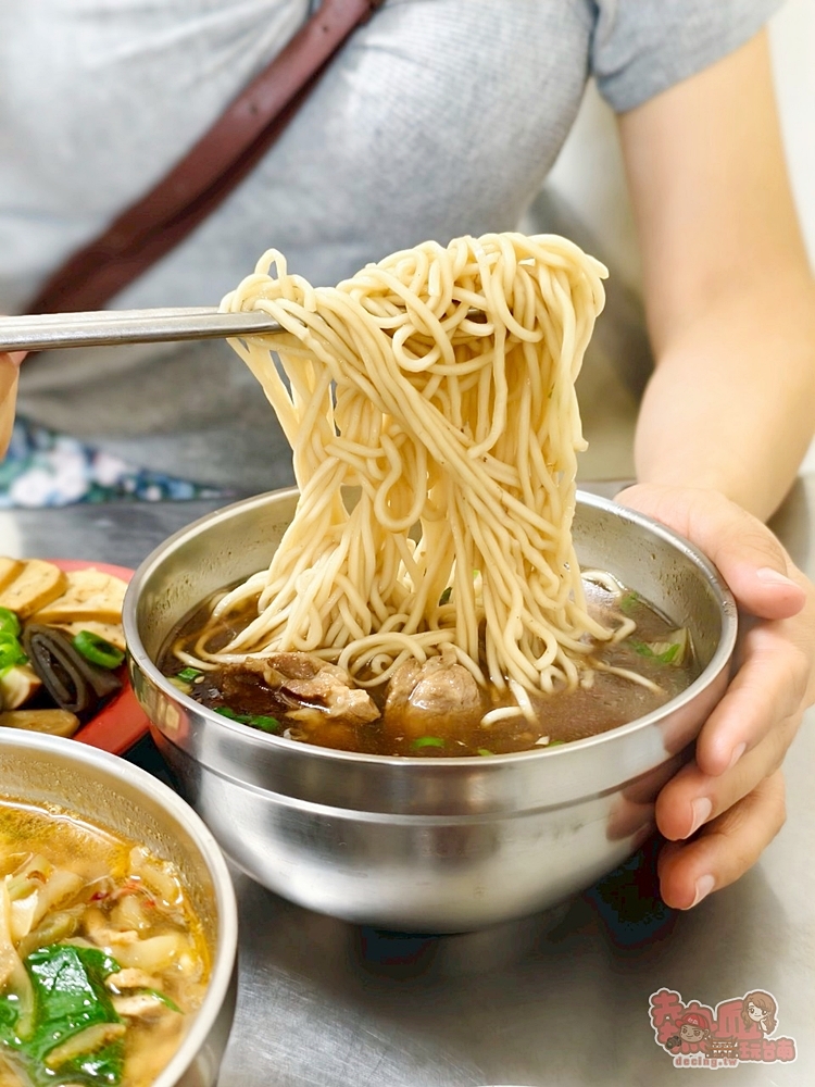 【台南美食】川味榨菜肉絲麵:隱藏在永康住宅區的川味榨菜肉絲麵,現炒的川味榨菜,迷人辣香濃郁又開胃~