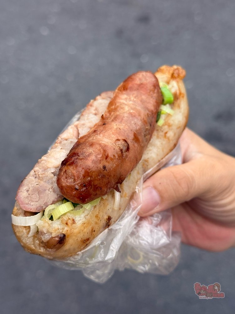 【台南美食】新營隱藏版爆汁香腸！超過50年的老店，一根只賣你30元超佛心：新營王公廟正宗香腸伯