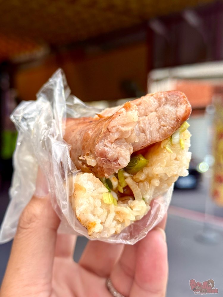 【台南美食】新營隱藏版爆汁香腸！超過50年的老店，一根只賣你30元超佛心：新營王公廟正宗香腸伯