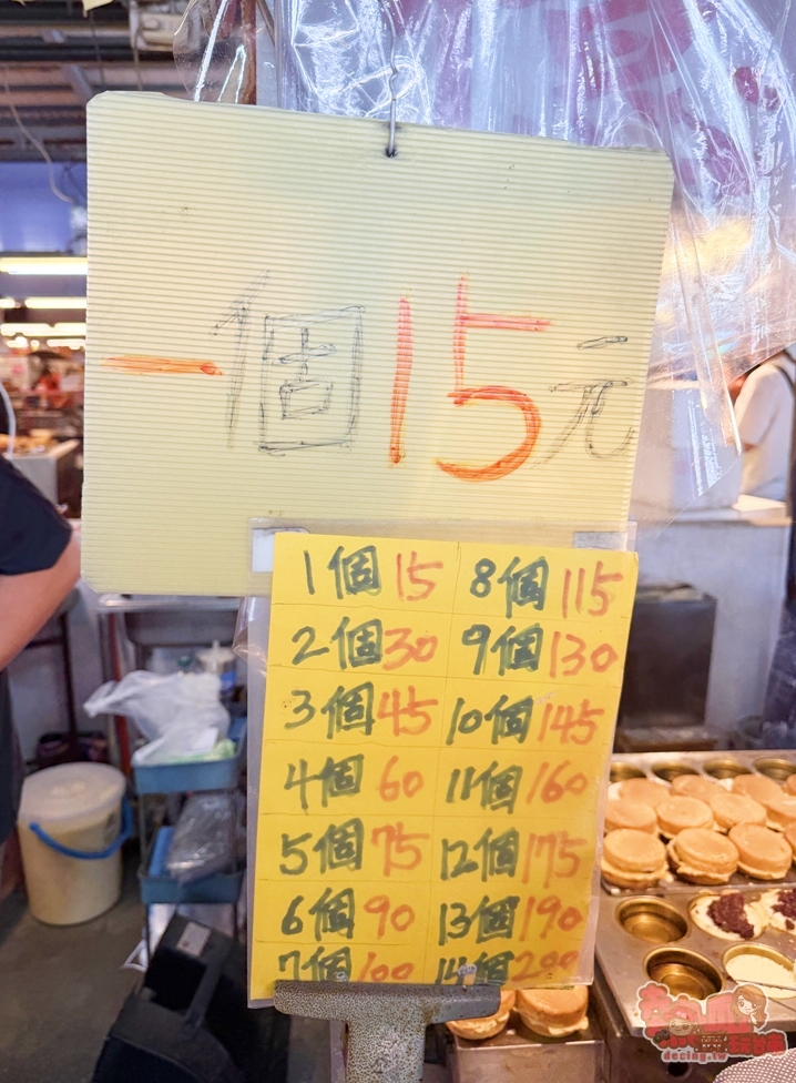 【台南甜點】黃昏市場內的人氣紅豆餅，大顆料多又味美：憶品紅豆餅