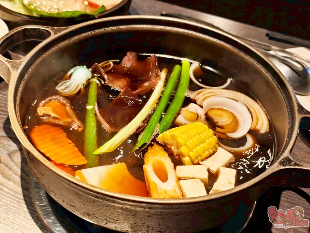 【台南火鍋】輕井澤鍋物台南店:百坪以上禪學建築風格,台南人氣最高平價鍋物,眾網友推CP值最高~
