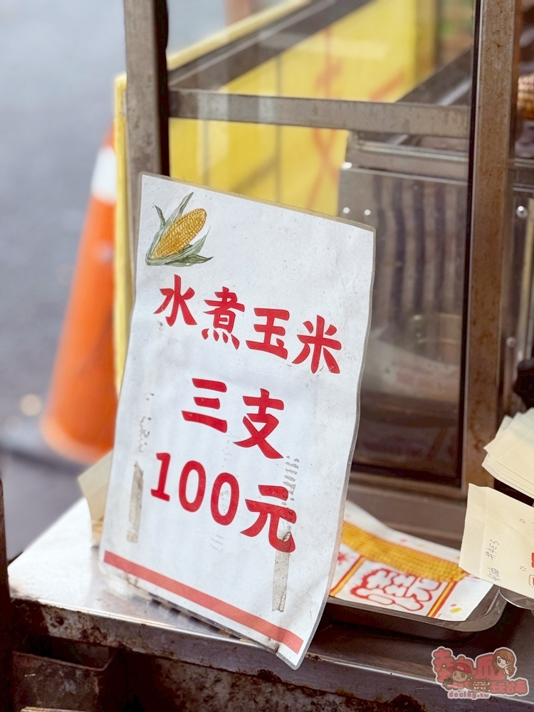 【台南美食】西門圓環高記玉米:烤玉米超大一枝只要60,招牌沙茶有著濃濃花生香~
