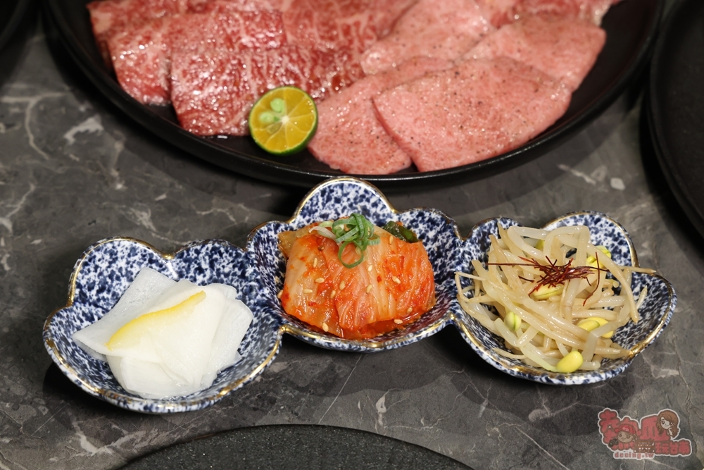 【台南美食】燒肉擔當:台南高級日式燒肉專賣,滷肉飯竟然能吃到超大塊和牛,創意質感燒肉新吃法,還有桌邊代烤服務~