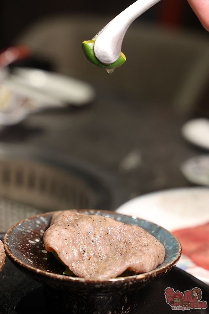 【台南美食】燒肉擔當:台南高級日式燒肉專賣,滷肉飯竟然能吃到超大塊和牛,創意質感燒肉新吃法,還有桌邊代烤服務~