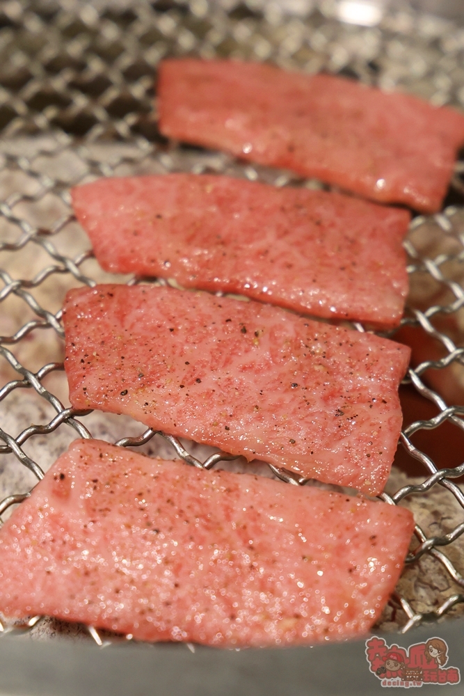 【台南美食】燒肉擔當:台南高級日式燒肉專賣,滷肉飯竟然能吃到超大塊和牛,創意質感燒肉新吃法,還有桌邊代烤服務~