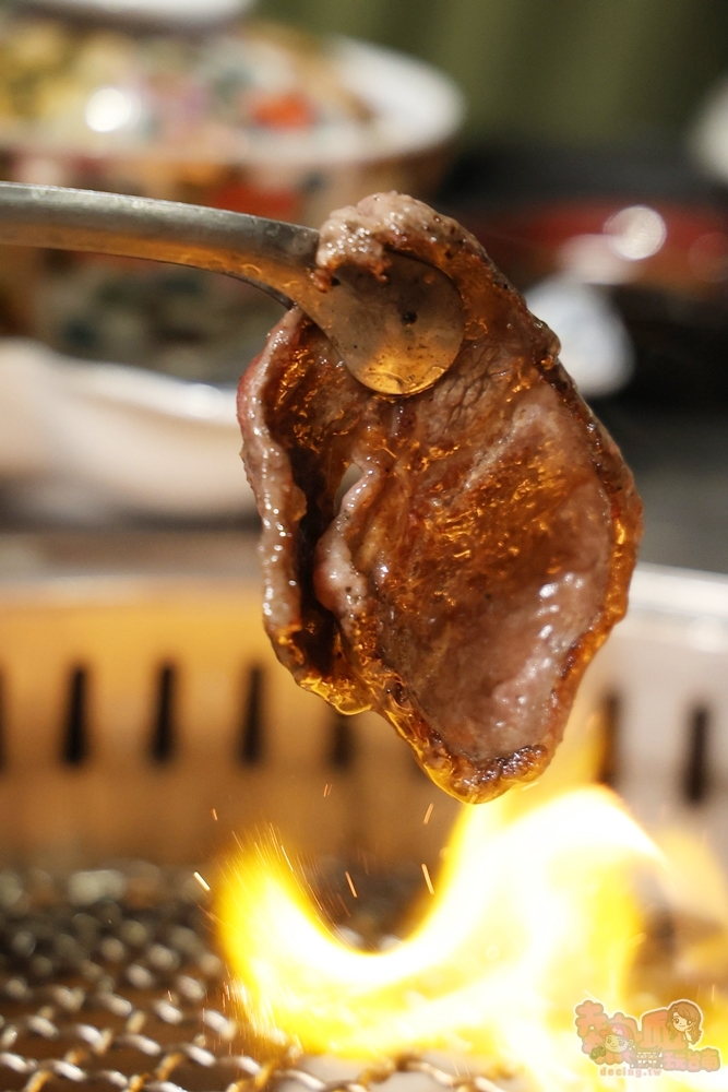 【台南美食】燒肉擔當:台南高級日式燒肉專賣,滷肉飯竟然能吃到超大塊和牛,創意質感燒肉新吃法,還有桌邊代烤服務~