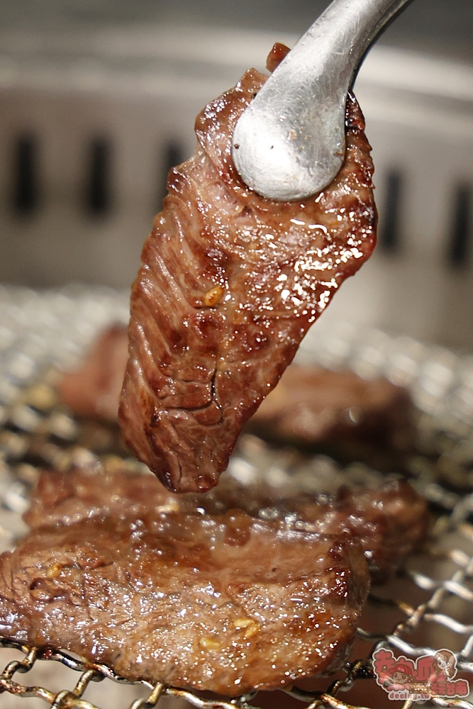 【台南美食】燒肉擔當:台南高級日式燒肉專賣,滷肉飯竟然能吃到超大塊和牛,創意質感燒肉新吃法,還有桌邊代烤服務~