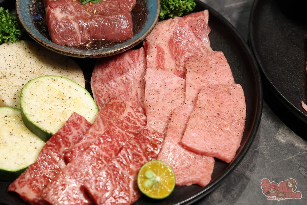【台南美食】燒肉擔當:台南高級日式燒肉專賣,滷肉飯竟然能吃到超大塊和牛,創意質感燒肉新吃法,還有桌邊代烤服務~