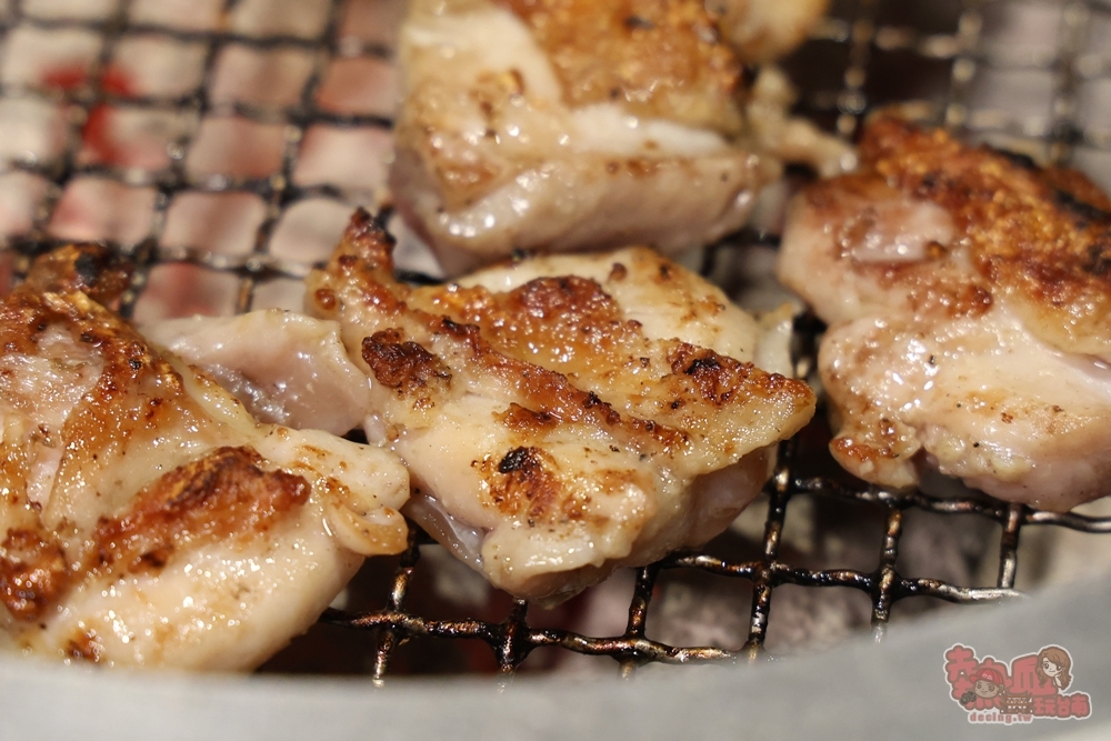 【台南美食】燒肉擔當:台南高級日式燒肉專賣,滷肉飯竟然能吃到超大塊和牛,創意質感燒肉新吃法,還有桌邊代烤服務~