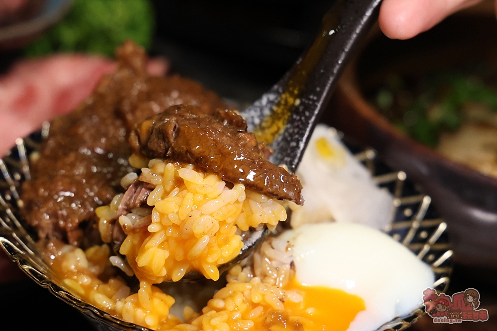 【台南美食】燒肉擔當:台南高級日式燒肉專賣,滷肉飯竟然能吃到超大塊和牛,創意質感燒肉新吃法,還有桌邊代烤服務~