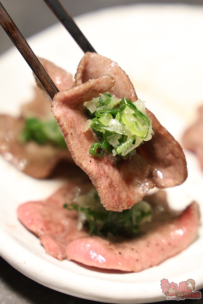 【台南美食】燒肉擔當:台南高級日式燒肉專賣,滷肉飯竟然能吃到超大塊和牛,創意質感燒肉新吃法,還有桌邊代烤服務~