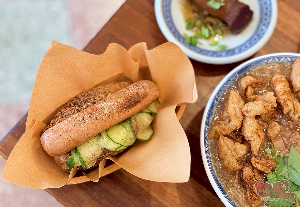 【台南美食】老爹蔬食X拾叁珈琲:這間店很台,一早就能吃到蔬食大腸包小腸,佐以一杯好喝咖啡,台南少見的特別組合~