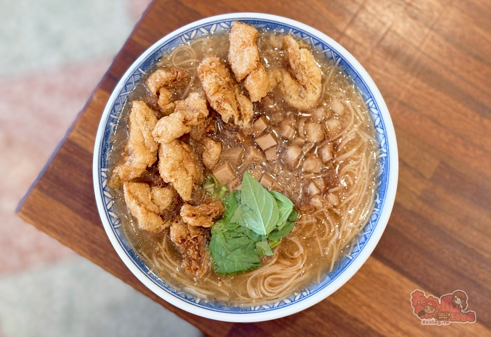 【台南美食】老爹蔬食X拾叁珈琲:這間店很台,一早就能吃到蔬食大腸包小腸,佐以一杯好喝咖啡,台南少見的特別組合~