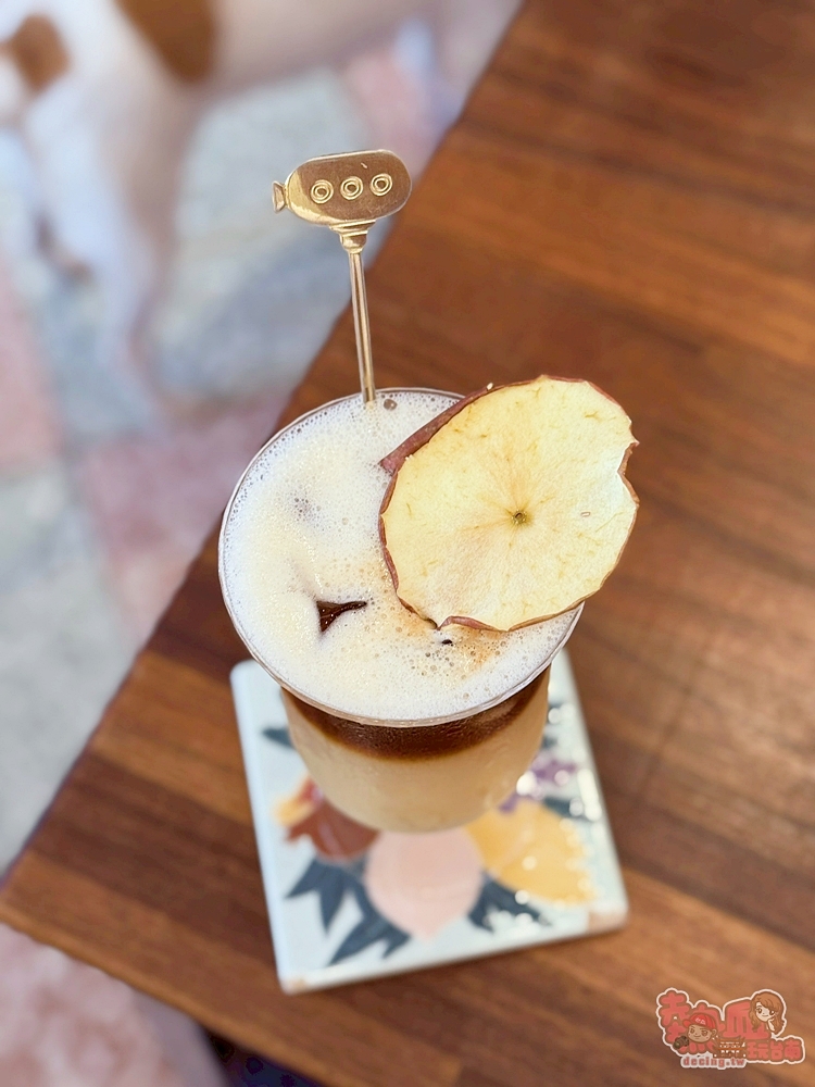 【台南美食】老爹蔬食X拾叁珈琲:這間店很台,一早就能吃到蔬食大腸包小腸,佐以一杯好喝咖啡,台南少見的特別組合~