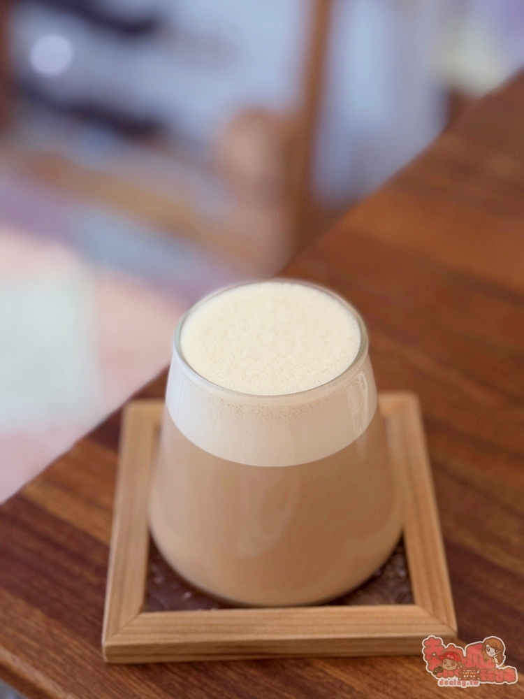 【台南美食】老爹蔬食X拾叁珈琲:這間店很台,一早就能吃到蔬食大腸包小腸,佐以一杯好喝咖啡,台南少見的特別組合~