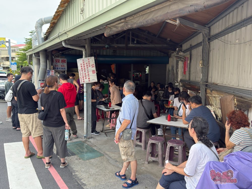 【台南美食】夏林臭豆腐：鐵皮屋下的臭臭香，人潮不間斷的迷人滋味