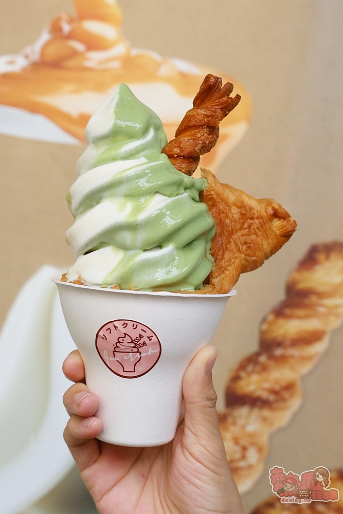 【台南甜點】獻烘焙:藏身於日式洋房裡的可頌甜點屋,帶來前所未有的酥香體驗,層層捲起的千層酥,一口就讓人愛上