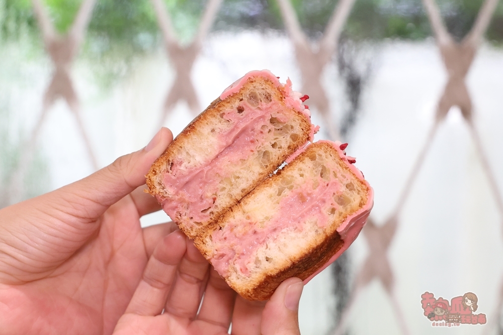 【台南甜點】獻烘焙:藏身於日式洋房裡的可頌甜點屋,帶來前所未有的酥香體驗,層層捲起的千層酥,一口就讓人愛上