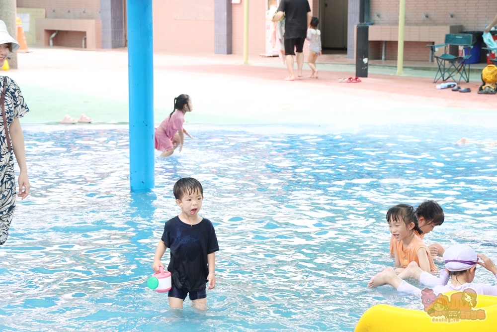【嘉義玩水】嘉義竹崎親水公園:嘉義2025最強玩水景點,免費兒童戲水區,附設遮陽休息空間和盥洗室~
