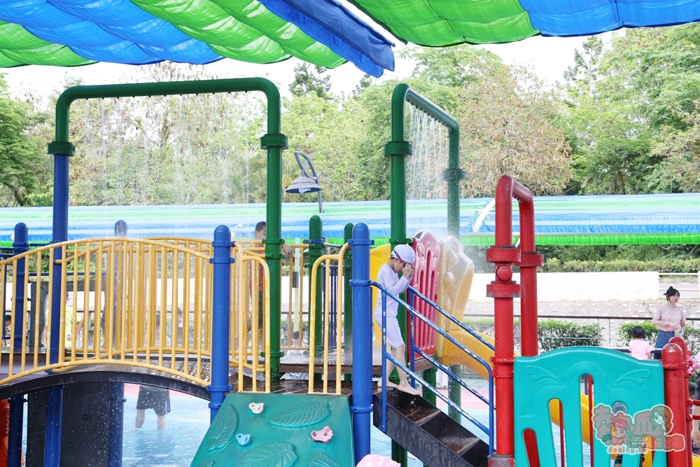 【嘉義玩水】嘉義竹崎親水公園:嘉義2025最強玩水景點,免費兒童戲水區,附設遮陽休息空間和盥洗室~
