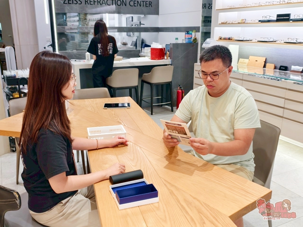 【台南眼鏡行】明格眼鏡店：老花到多焦，專業選擇讓你一眼搞定！