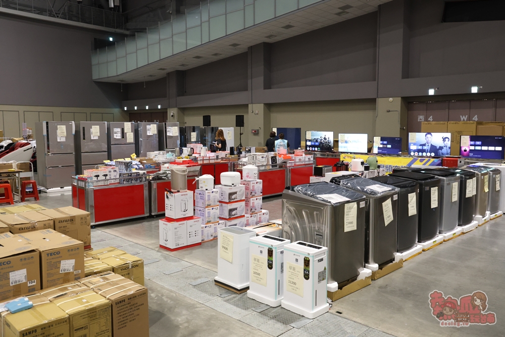 【台南特賣】台灣廠拍:tokuyo 按摩椅限量 4 折出清！品牌運動鞋第二件只要 10 元，超多涼感衣、各國人氣零食通通下殺~