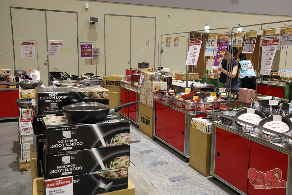 【台南特賣】台灣廠拍:tokuyo 按摩椅限量 4 折出清！品牌運動鞋第二件只要 10 元，超多涼感衣、各國人氣零食通通下殺~