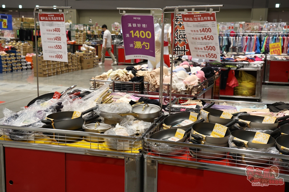 【台南特賣】台灣廠拍:tokuyo 按摩椅限量 4 折出清！品牌運動鞋第二件只要 10 元，超多涼感衣、各國人氣零食通通下殺~